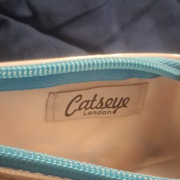 Catseye London Beige Cat Cosmetic Bag with Blue Zipper - Picture 3 of 4